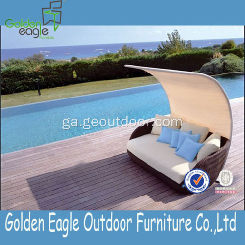 Troscán nua-aimseartha RatánComment Sun Lounger Patio Furniture